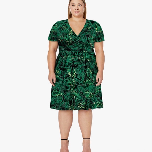 Dresses & Skirts - Women short sleeves casual dress V-neck floral party dress with pockets NWT